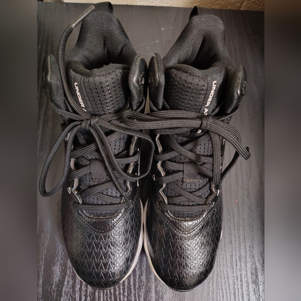 Under Armour Boys Black Athletic Shoes